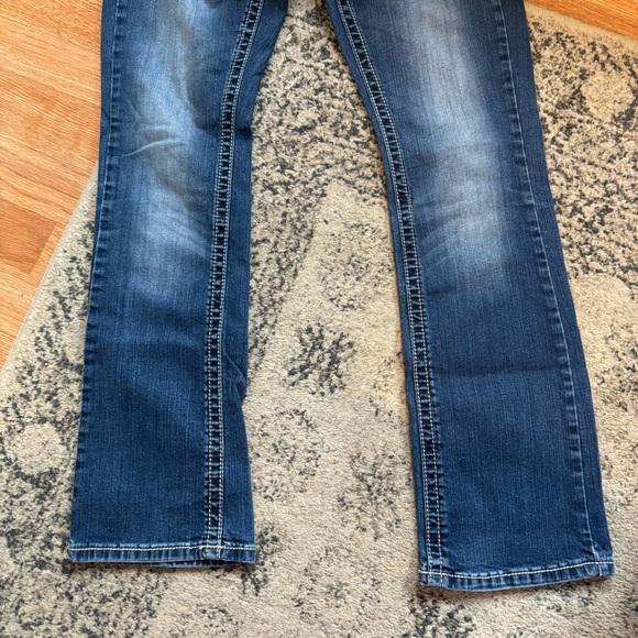Maurice’s Size 3/4 Short Jeans - Picture 2 of 5